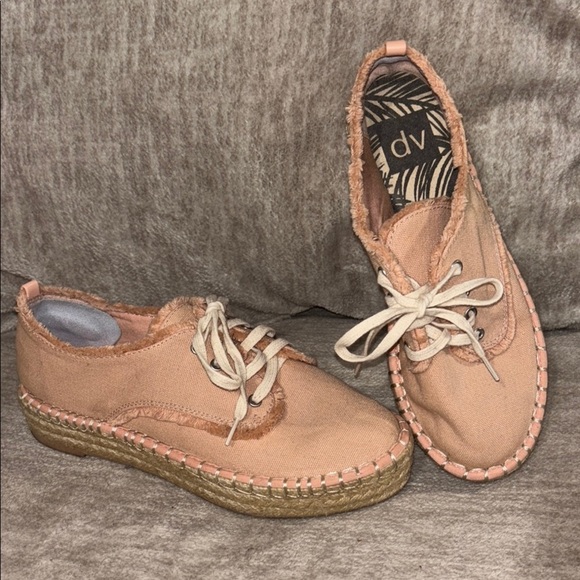 Dolce Vita Shoes - 6 1/2 women Dolce Vita DV Peach Canvas platform casual lace up shoes espadrille